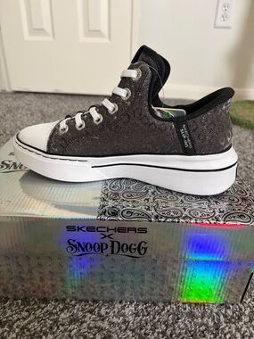 Skechers Snoop Dog  Gray Glitter Platform Sneakers